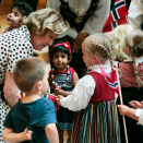 Norwegian children living in Perth met the King and Queen at their hotel. Photo: Lise Åserud, NTB scanpix